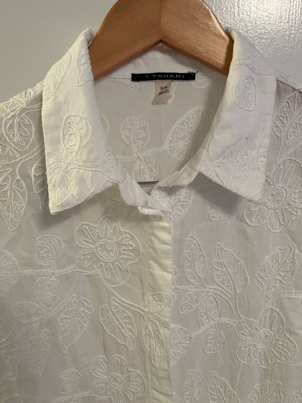 T Tahari White Floral Embroidered Button-Down Shirt - Picture 3 of 7